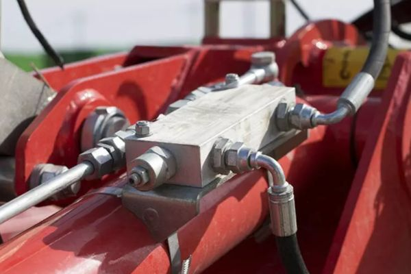Wat zorgt ervoor dat hydraulische cilinders niet naar beneden gaan?